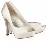 Zapatos de novia, en el país de las bodas Zapatos de novia, en el país de las bodas