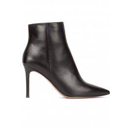 Black leather heeled point-toe ankle boots Pura López
