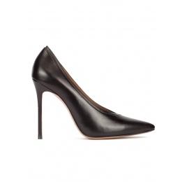V-cut heeled pumps in black nappa Pura López