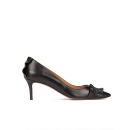 Ruffled point-toe mid heel pumps in black leather Pura López