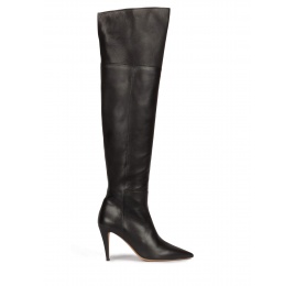 Botas mosqueteras de tacón alto y punta fina en piel color negro Pura López