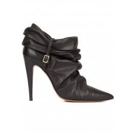 Slouch high heel pointy toe ankle boots in black leather Pura López
