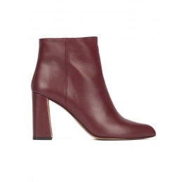 High block heel ankle boots in burgundy leather Pura López