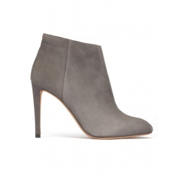 Botines de tacón alto y puntera almendrada en ante gris Pura López