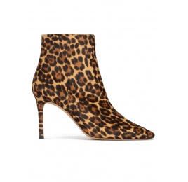 Botines de punta fina y tacón stiletto en leopardo Pura López