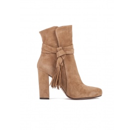 High heel boots in camel suede Pura López