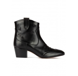 Botines de estilo cowboy en piel color negro con bordados Pura López