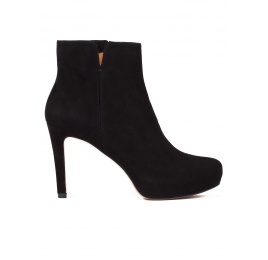 Botines de tacón medio en ante negro con plataforma Pura López