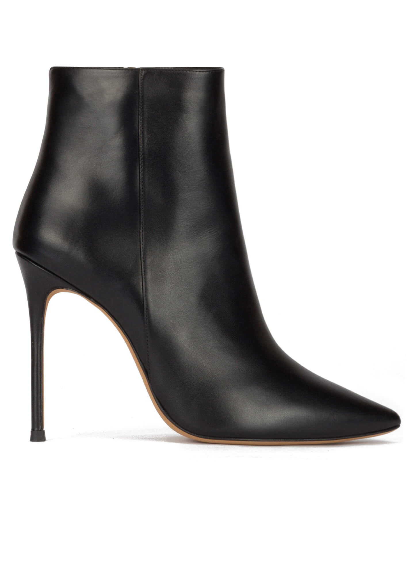 Botines negros de piel con punta fina y tacón alto . PURA LOPEZ Botines negros de piel con punta fina y tacón alto . PURA LOPEZ