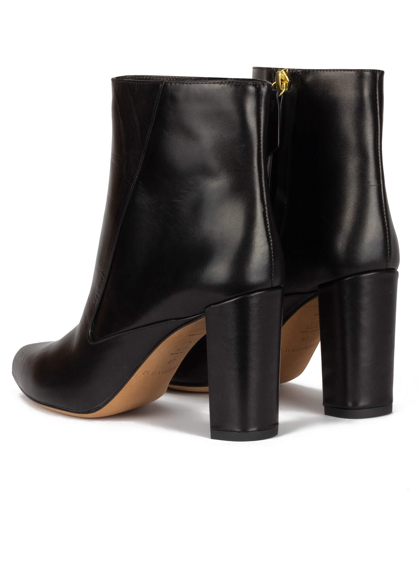 Botines negros de piel con tacón ancho y punta fina . PURA LOPEZ Botines negros de piel con tacón ancho y punta fina . PURA LOPEZ