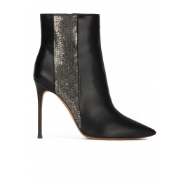 Botines negros de punta fina y tacón stiletto en piel con strass Pura López