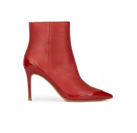 Botines de punta fina y tacón alto en piel y charol rojo teja Pura López