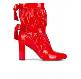 Botines rojos de charol con tacón ancho y punta fina Pura López