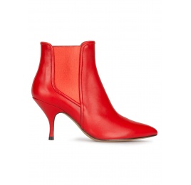 Botines de punta fina y tacón curvo en piel color rojo con elástico Pura López