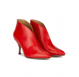 Botines rojos de piel y con punta fina y tacón curvo Pura López