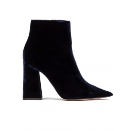High heel ankle boots in night blue velvet Pura López