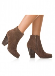 High heel ankle boots in brown suede Pura López