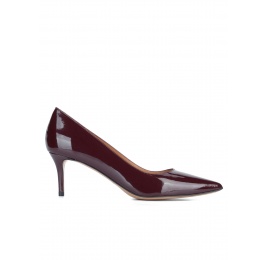 Zapatos de salón en charol burdeos Pura López
