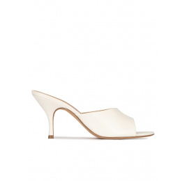 Mid curved heel mules in off-white leather Pura López