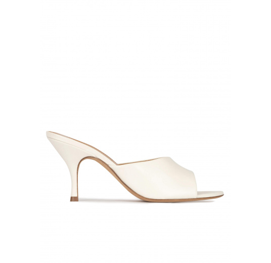 Mid curved heel mules in off-white leather Pura López