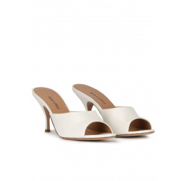 Mid curved heel mules in off-white leather Pura López