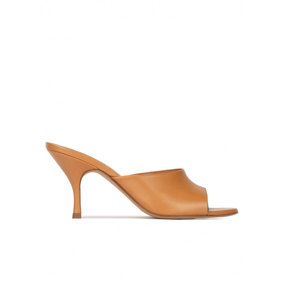 Mid curved heel mules in camel leather