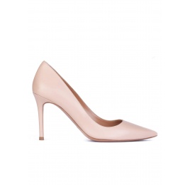 Nude calf leather pointy toe pumps Pura López