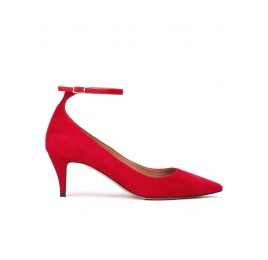 Zapatos de tacón medio en ante rojo con pulsera Pura López
