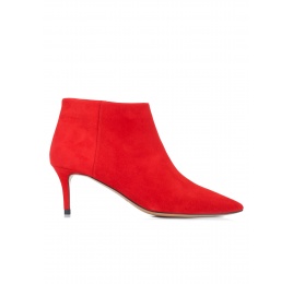 Mid heel ankle boots in red suede Pura López
