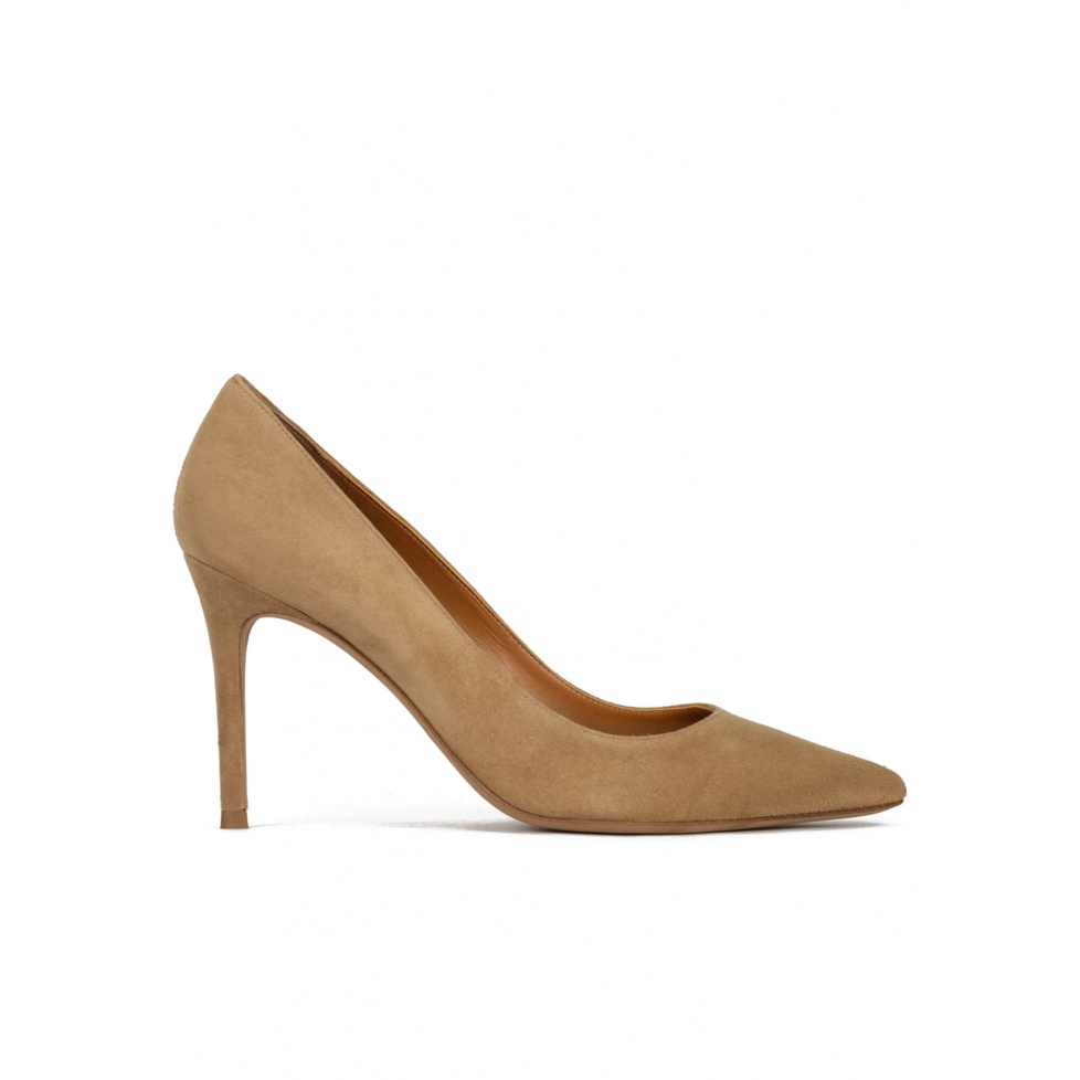 Point-toe high heel pumps in camel suede