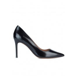 Black glossed leather heeled pumps Pura López