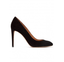 Zapatos de tacón alto en ante negro con puntera almendrada Pura López