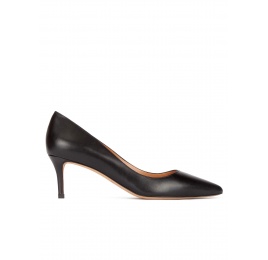 Zapatos negros de tacón medio en piel Pura López