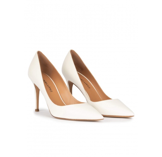 Point-toe high heel pumps in off-white leather Pura López