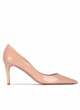 Pointed toe mid-heeled pumps in nude patent leather