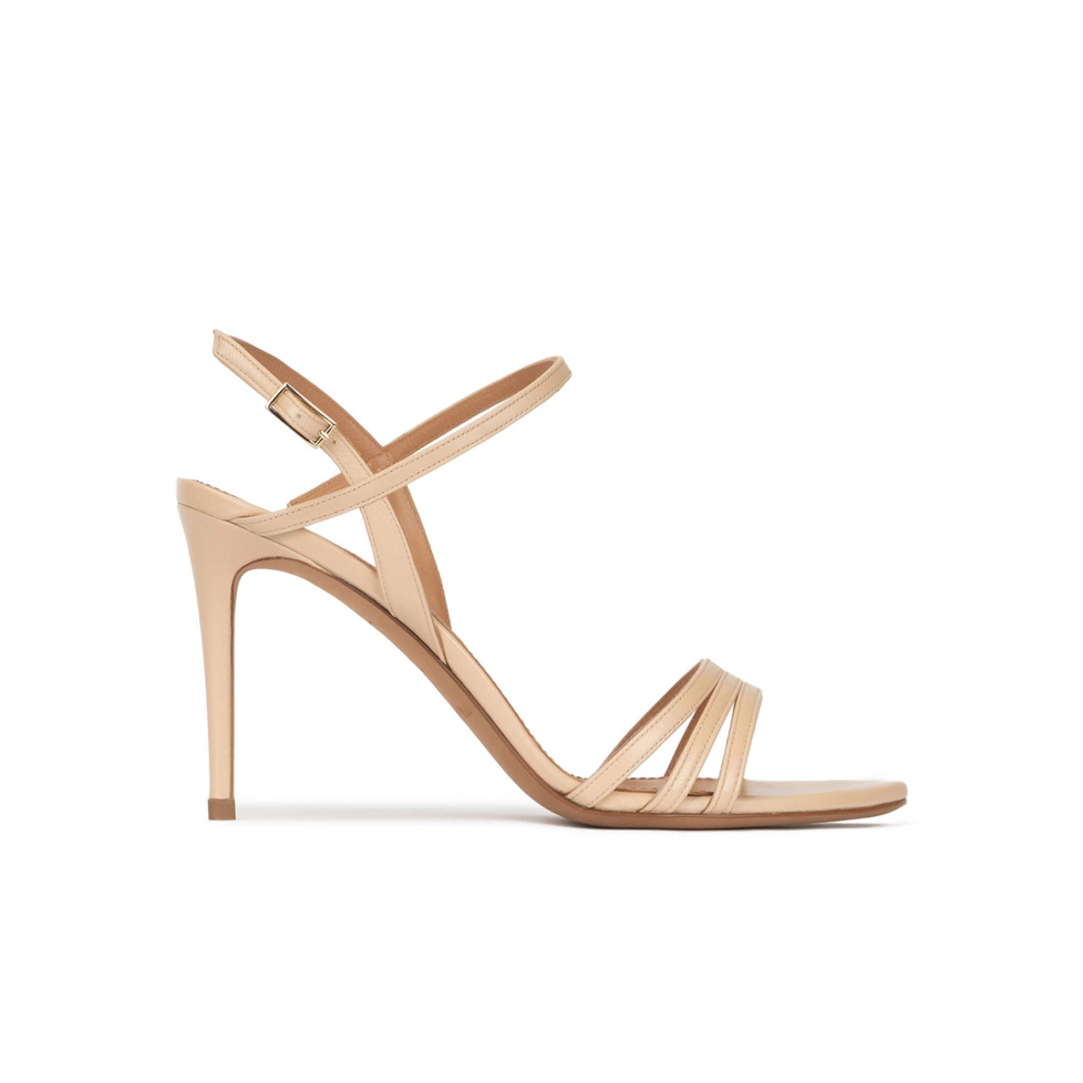 Sandalias de tacón alto en piel beige