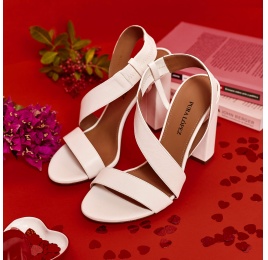 High block heel sandals in off-white leather Pura López