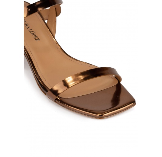 Bronze mid block heel sandals in metallic leather Pura López