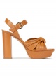 Sandalias altas de plataforma en piel camel