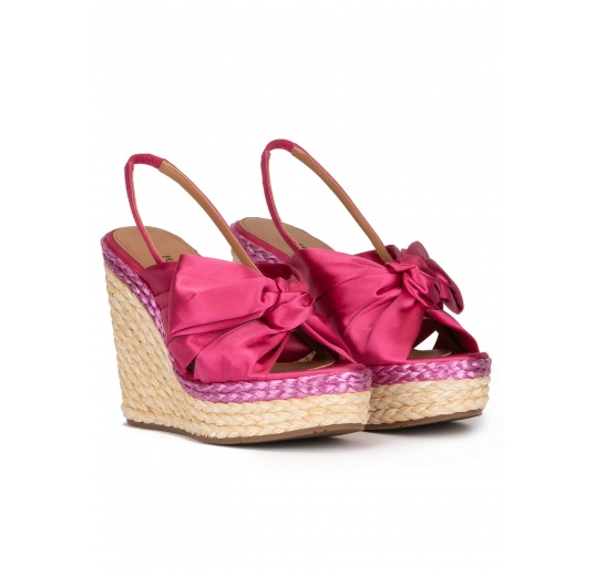 Bow detailed wedge sandals in fuchsia satin Pura López