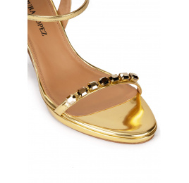 Sandalias de tacón alto y plataforma en piel dorada con cristales Pura López