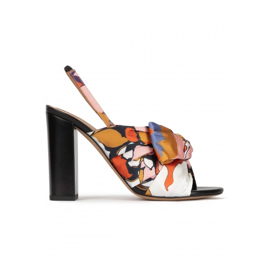 High block heel sandals in floral print fabric with bow detail Pura López