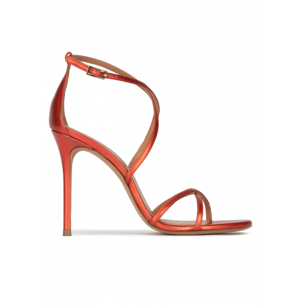 Crossed-strap high heel sandals in coral metallic leather