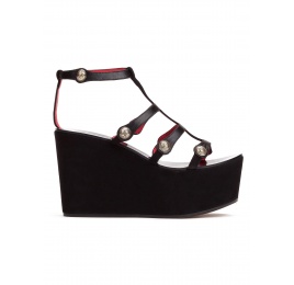 Sandalias de cuña en piel y ante negro con pulsera Pura López