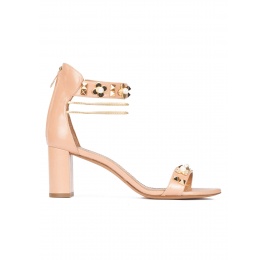 Mid block heel sandals in nude leather with flower trims Pura López