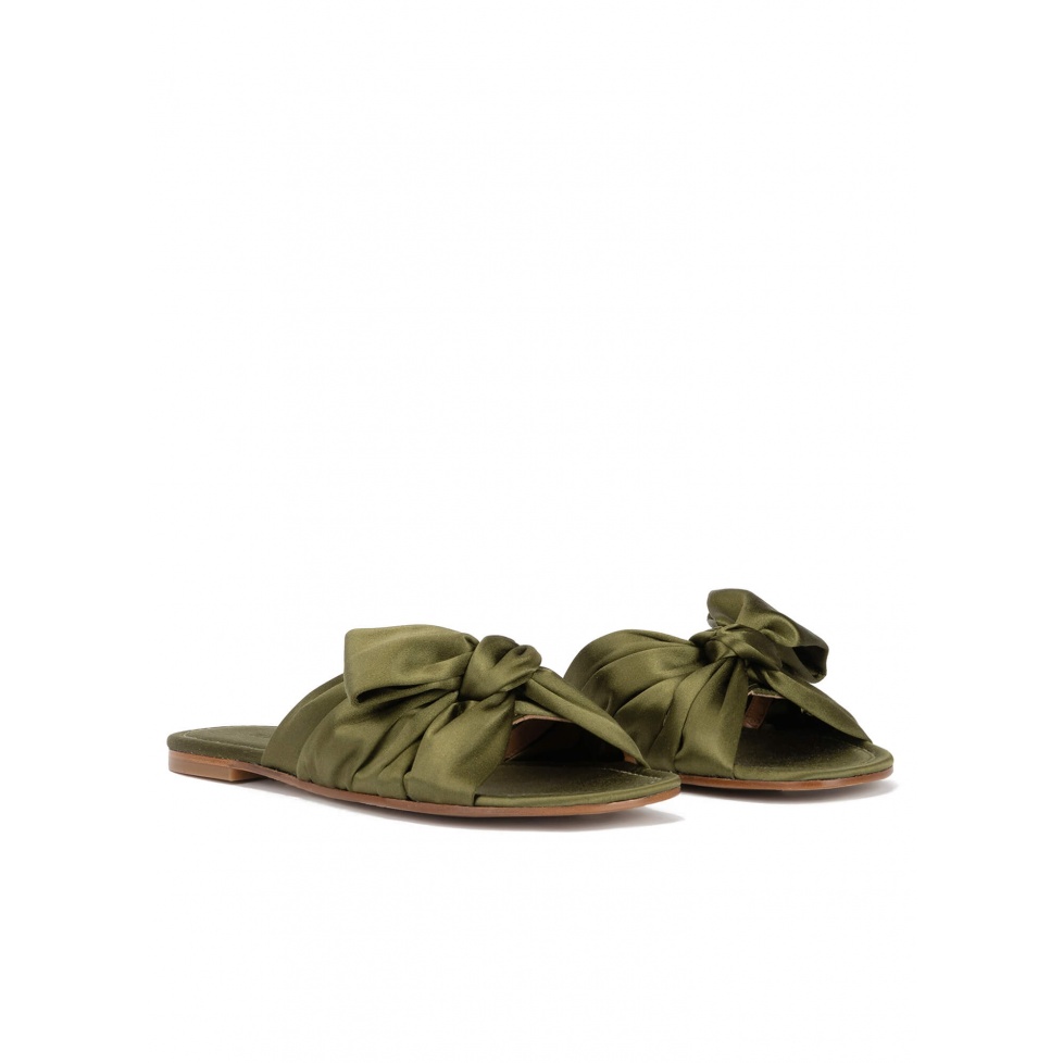 Bow detailed flat sandals in caqui green satin