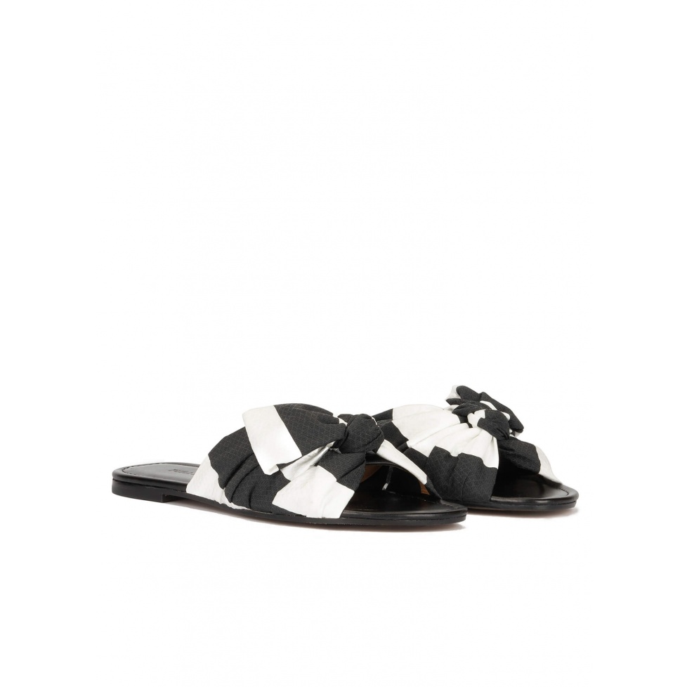 Bow-detailed flat sandals in black and white fabric