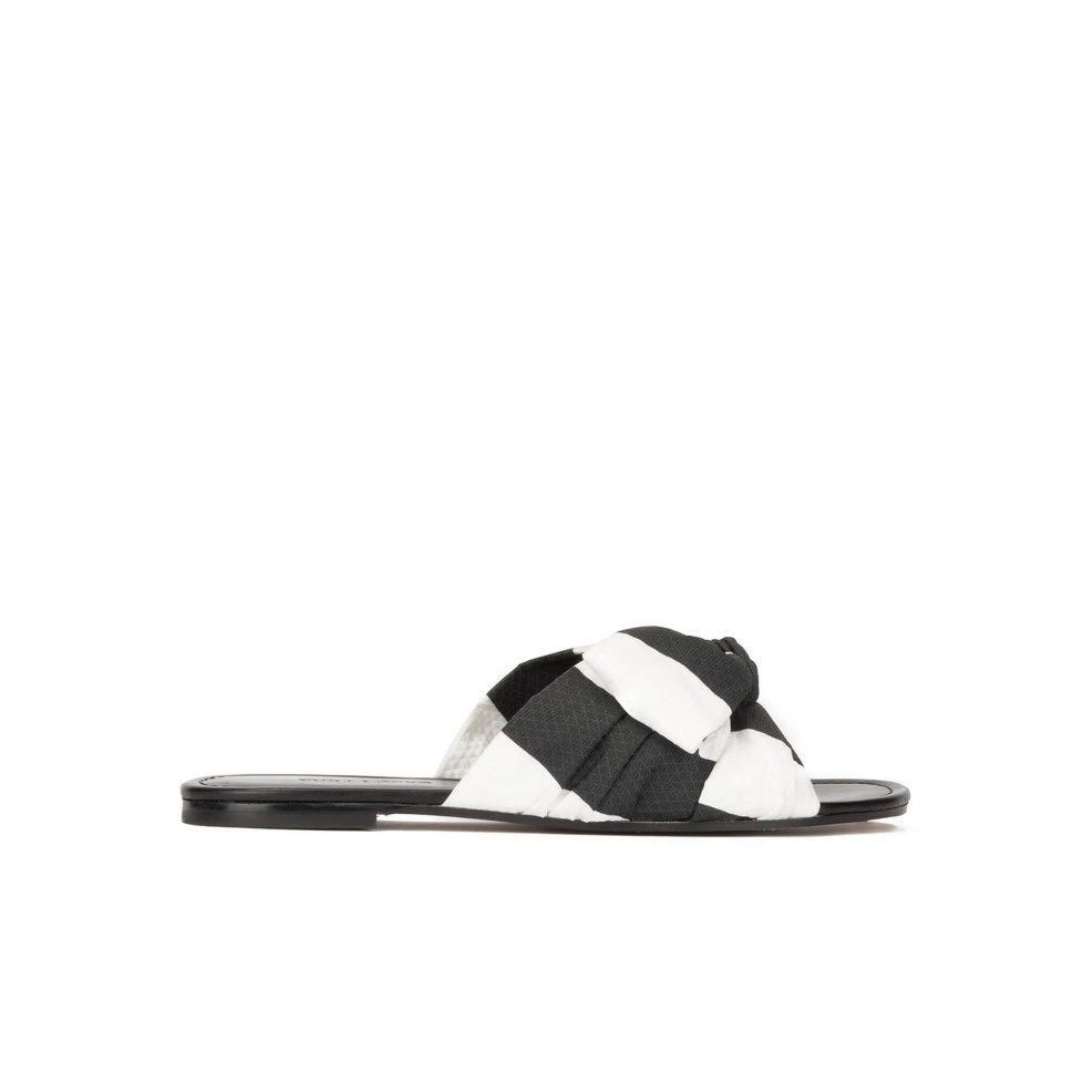 Bow-detailed flat sandals in black and white fabric