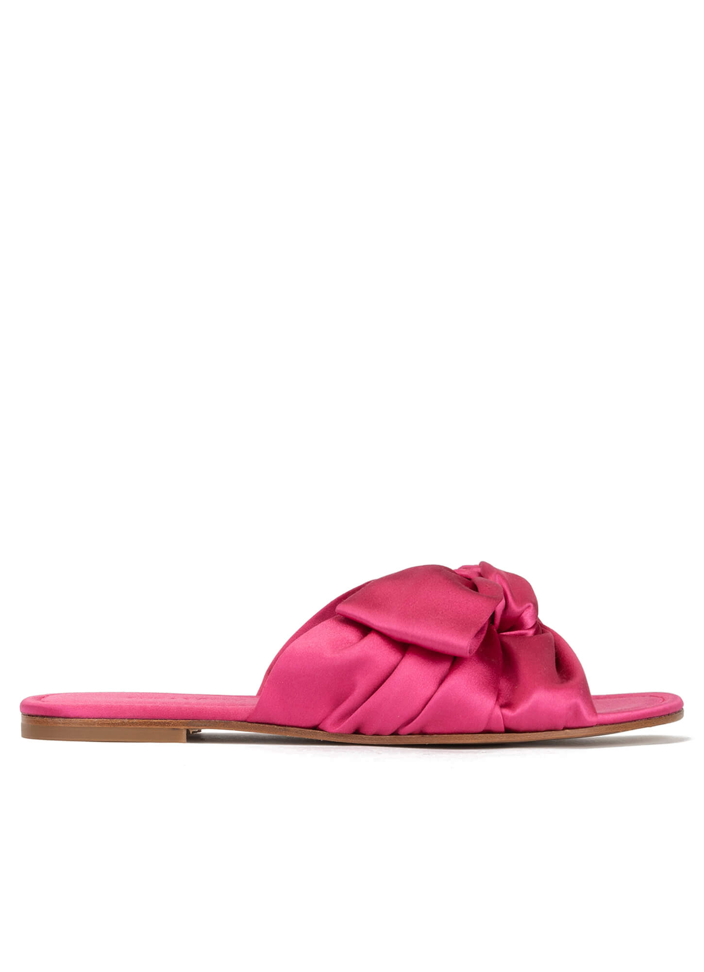 Sandalias planas de raso fucsia con detalle de . PURA LOPEZ