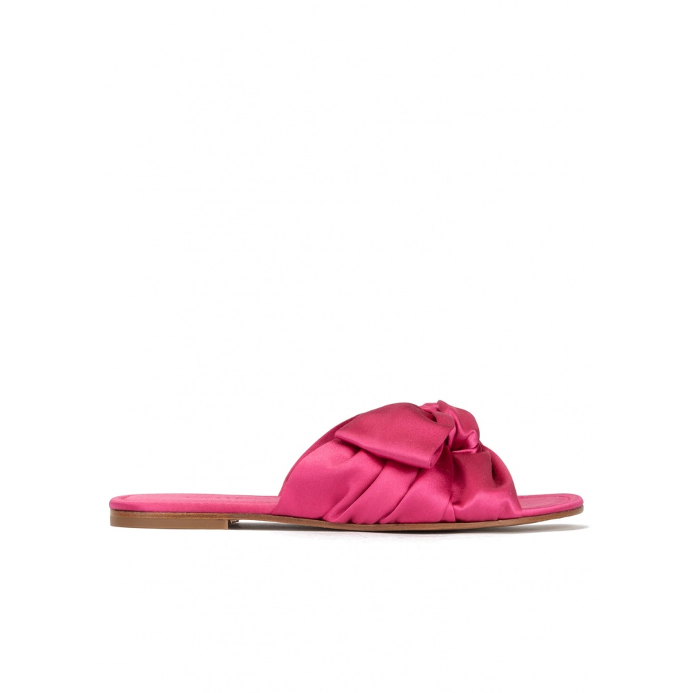 Bow detailed slides in fuchsia satin